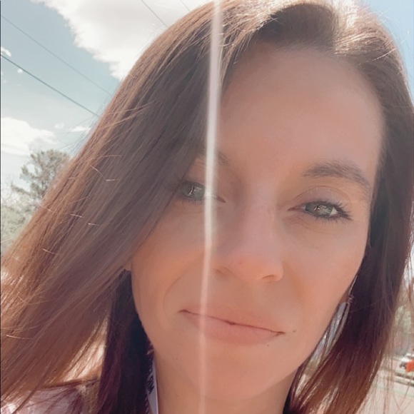 Meet your Posher, Cindy - Picture 1 of 1